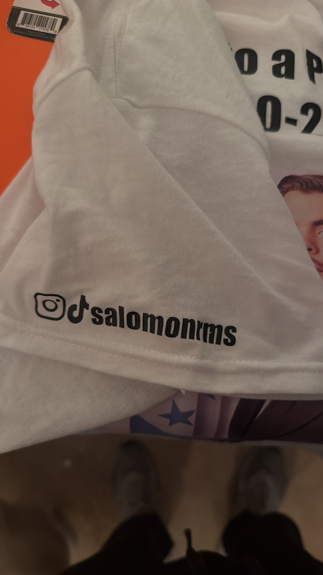 Camisa Detalle - Redes Sociales